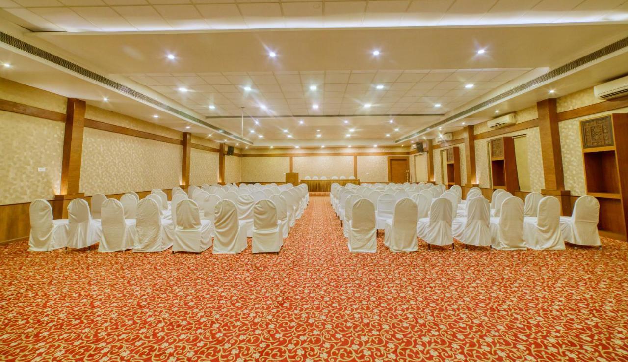 โรงแรมวินด์เซอร์ คาสเซิล ซาเลม ภายนอก รูปภาพ